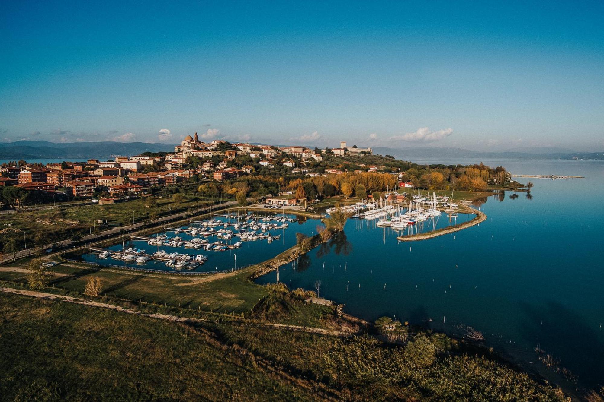 I See Lake Кастильоне дел Лаго Екстериор снимка